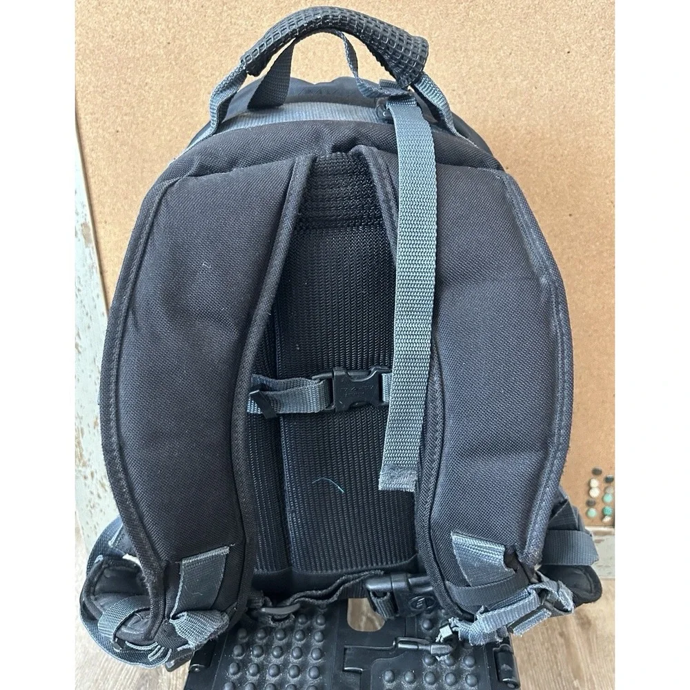 Tamrac Adventure 74 Camera Backpack Model 5374 Black/Gray Excellent Cond